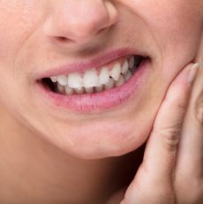 Hypersensibilité dentaire : causes, prévention et traitement